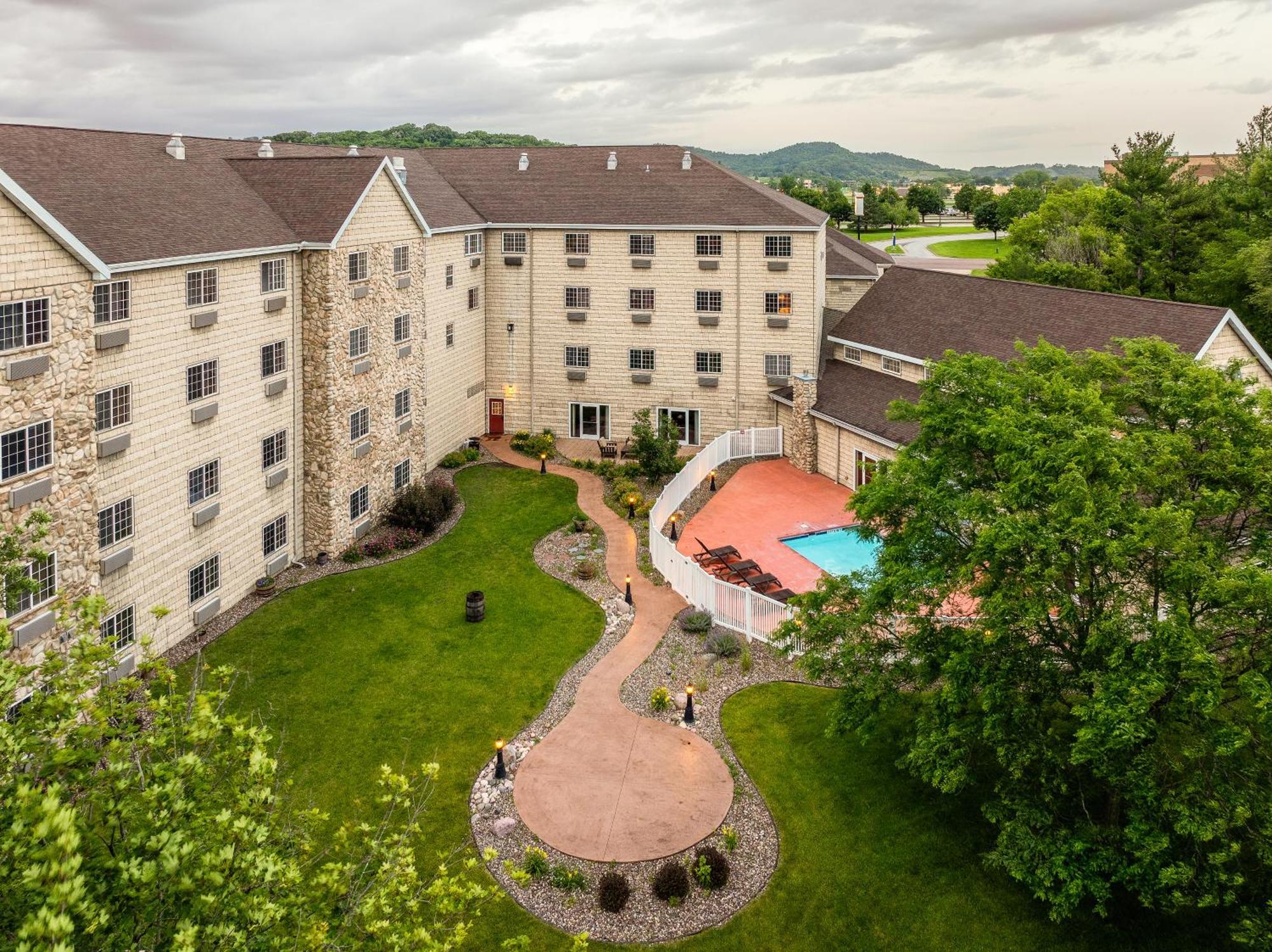 Stoney Creek Hotel La Crosse - Onalaska Exterior photo