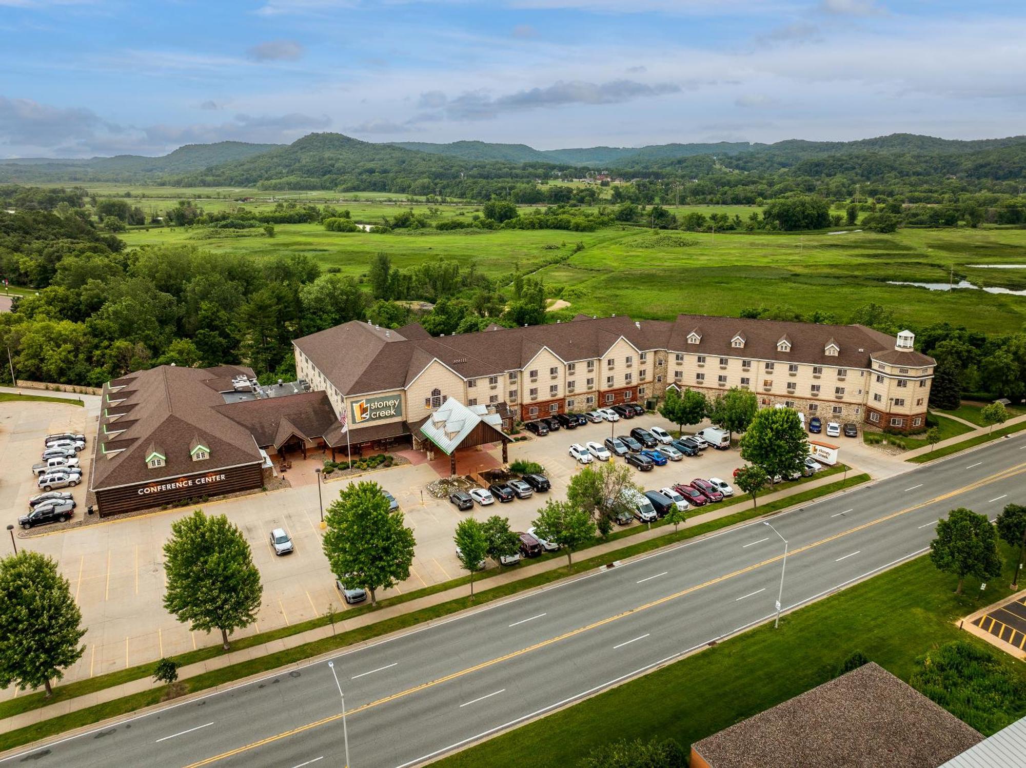 Stoney Creek Hotel La Crosse - Onalaska Exterior photo